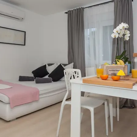 Apartmani Pocco Locco Biograd Na Moru Extérieur photo