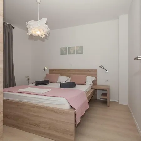 Apartmani Pocco Locco Biograd Na Moru Extérieur photo
