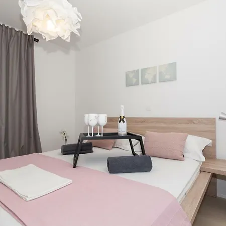Apartmani Pocco Locco Biograd Na Moru Extérieur photo